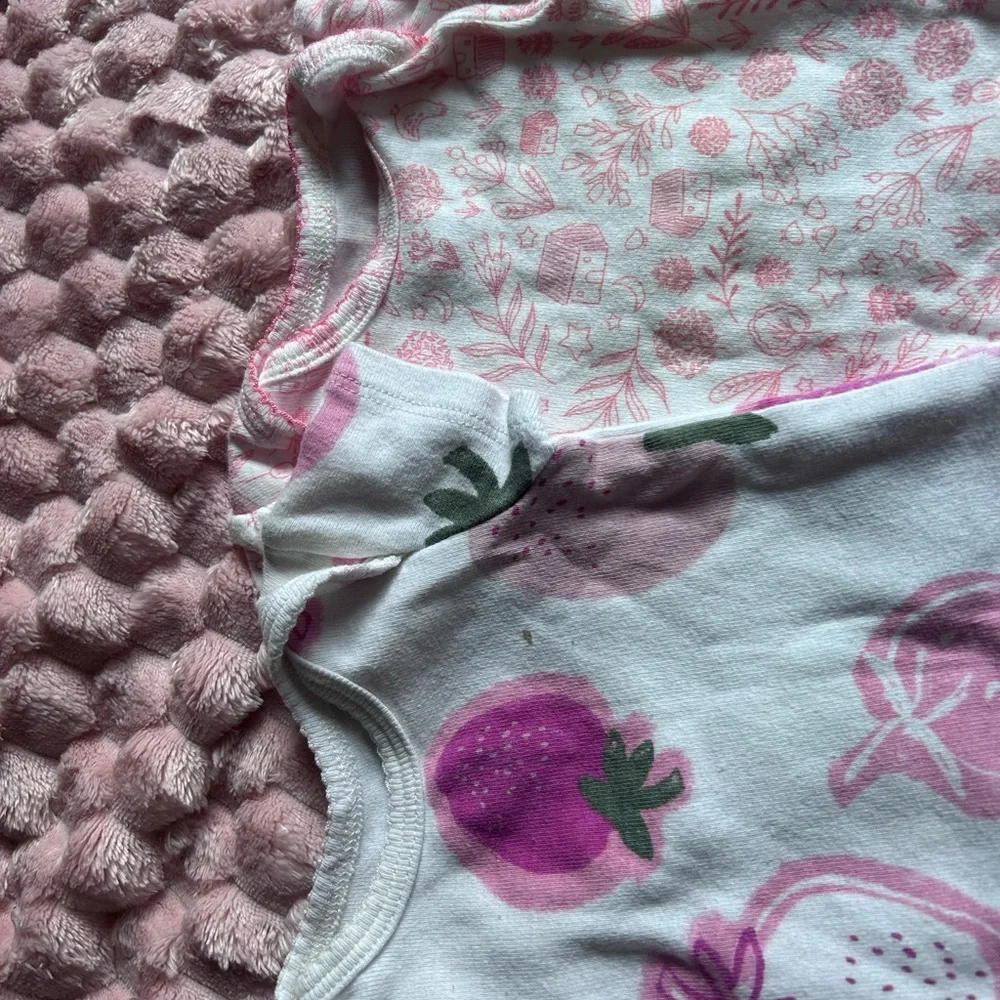 Bundle 2 Carter's Pink and White Gently Loved Infant Bodysuits Newborn